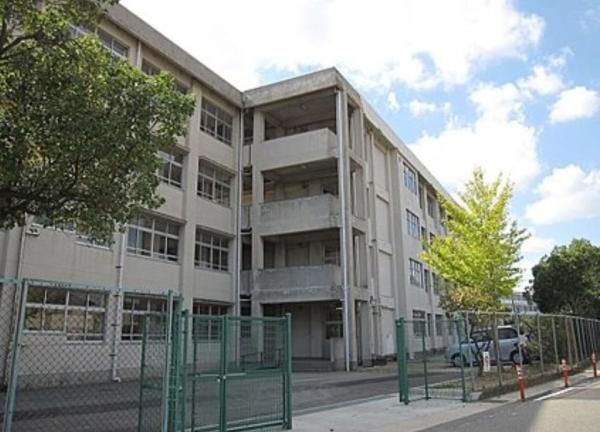 【中学校】明石市立二見中学校まで160ｍ