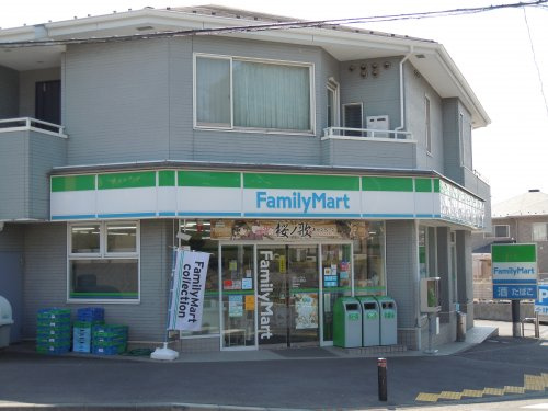 【コンビニエンスストア】ファミリーマートまで735ｍ