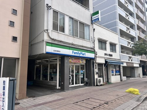 【コンビニエンスストア】ファミリーマート　広島河原町店まで432ｍ