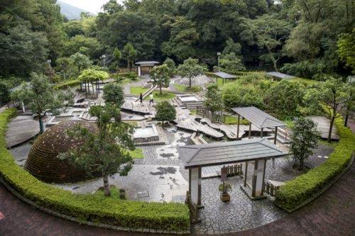 【公園】万葉公園まで933ｍ