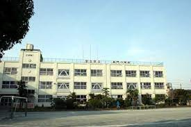 【小学校】足立区立長門小学校まで522ｍ