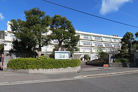 【中学校】宝塚市立中山五月台中学校まで858ｍ