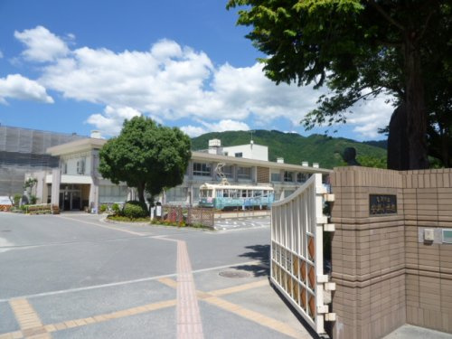 【小学校】亀岡市立　安詳小学校まで996ｍ