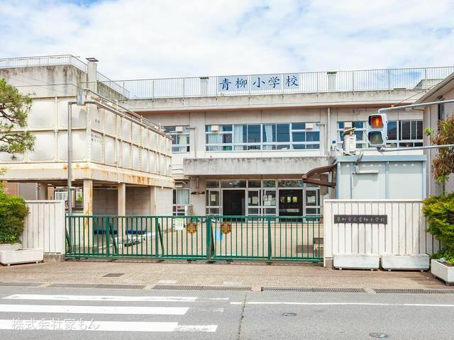 【小学校】草加市立青柳小学校まで974ｍ