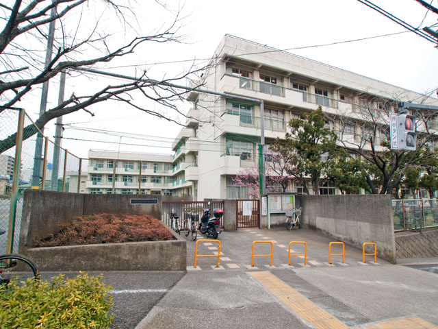 【小学校】町田市立山崎小学校まで560ｍ