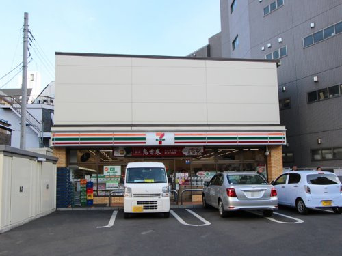 【コンビニエンスストア】セブンイレブン　北区田端駅東店まで379ｍ