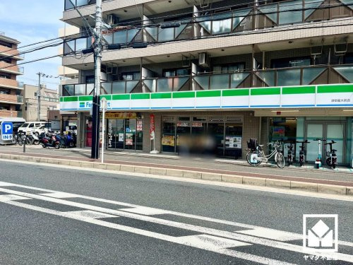 【コンビニエンスストア】ファミリーマート　深草龍大前店まで821ｍ