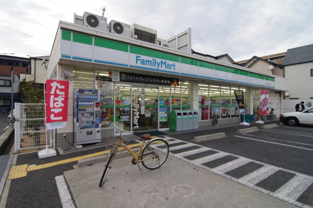 【コンビニエンスストア】ファミリーマート　尼崎三反田町二丁目店まで117ｍ