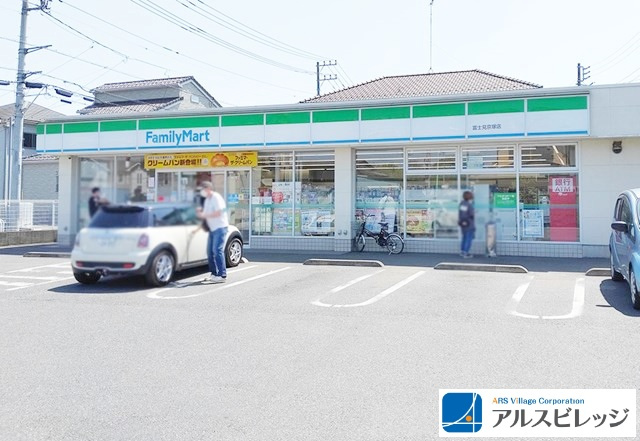 【コンビニエンスストア】ファミリーマート　富士見京塚店まで649ｍ