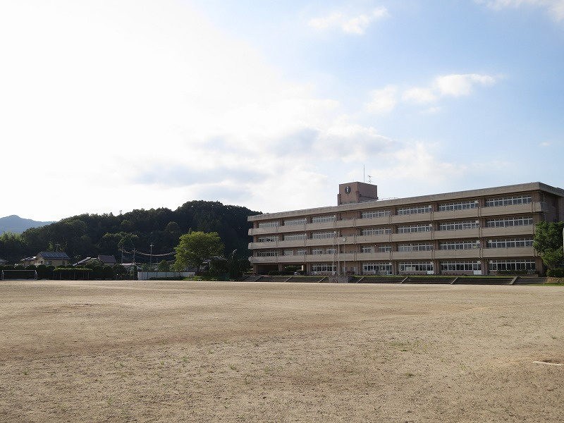 【中学校】足利市立北中学校まで730ｍ