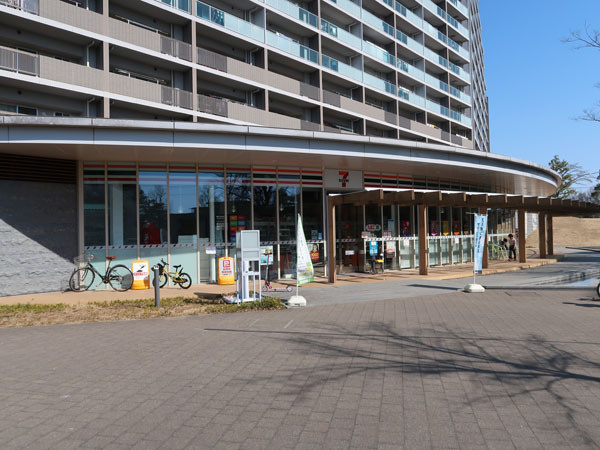 【コンビニエンスストア】セブンイレブン　ブリリア多摩ニュータウン店まで30ｍ