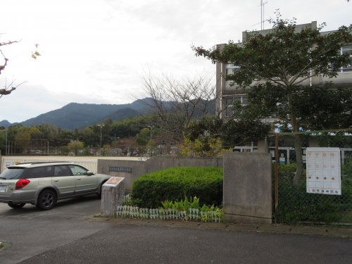 【小学校】日吉台小学校まで601ｍ