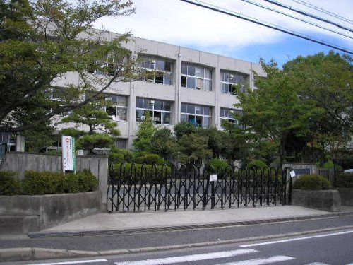 【小学校】栗東市立治田小学校まで1218ｍ