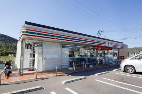 【コンビニエンスストア】セブンイレブン　和歌山下三毛店まで1677ｍ