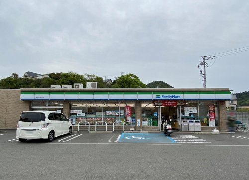 【コンビニエンスストア】ファミリーマート　和歌山関戸店まで424ｍ