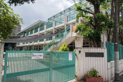 【幼稚園】文京区立　柳町こどもの森まで740ｍ