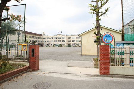 【小学校】足立区立栗島小学校まで627ｍ