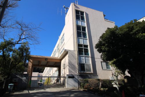 【小学校】逸見小学校まで487ｍ