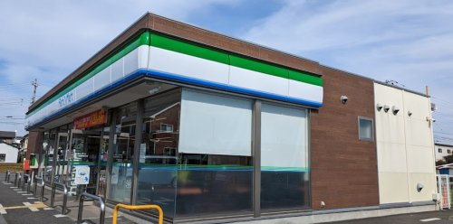 【コンビニエンスストア】ファミリーマート鶴ヶ島鉄砲通り点まで2064ｍ