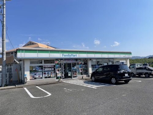 【コンビニエンスストア】ファミリーマート　鳥取南店まで468ｍ