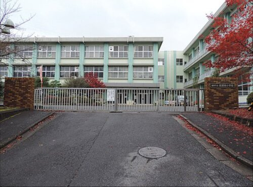 【小学校】湖南市立石部南小学校まで853ｍ