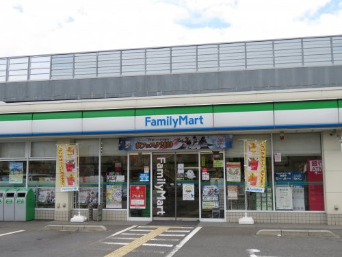 【コンビニエンスストア】ファミリーマート今成四丁目店まで389ｍ