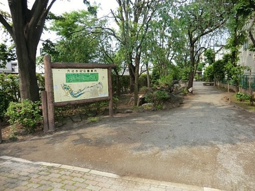 【公園】六辻水辺公園まで825ｍ