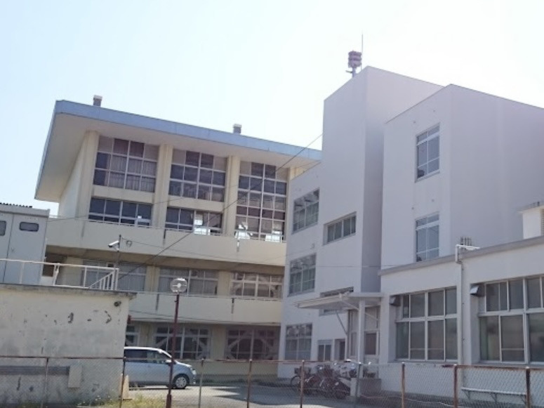 【小学校】川西市立陽明小学校まで290ｍ