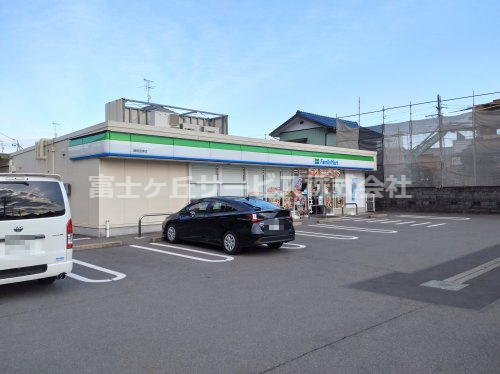 【コンビニエンスストア】ファミリーマート　静岡岳美店まで667ｍ