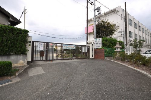【小学校】富田林市立川西小学校まで460ｍ
