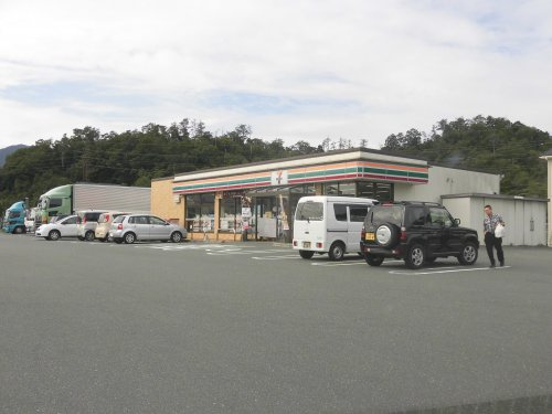 【コンビニエンスストア】セブンイレブンマキノ工業団地前店まで2737ｍ