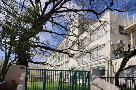 【小学校】新宿区立戸山小学校まで541ｍ