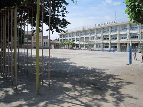 【小学校】大泉第六小学校まで640ｍ