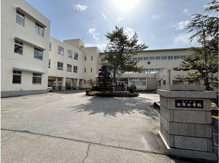 【小学校】高岡市立牧野小学校まで465ｍ