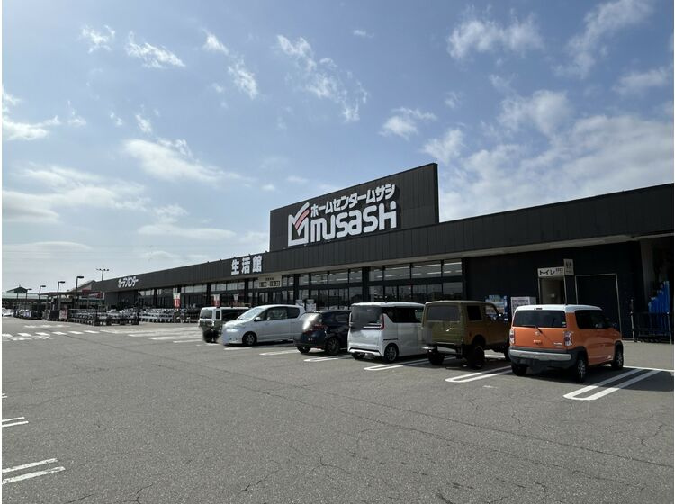 【ホームセンター】ホームセンタームサシ　高岡中曽根店まで627ｍ