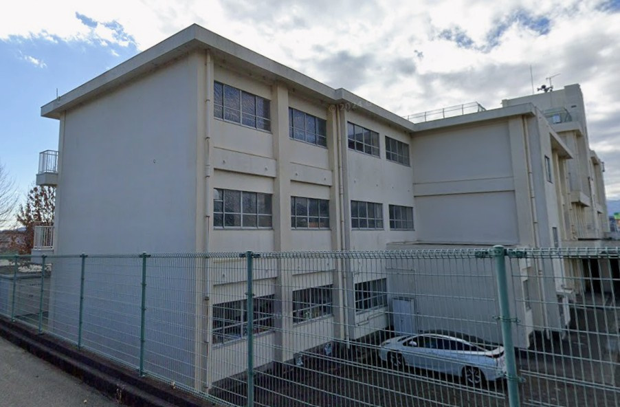 【小学校】富士市立丘小学校まで977ｍ