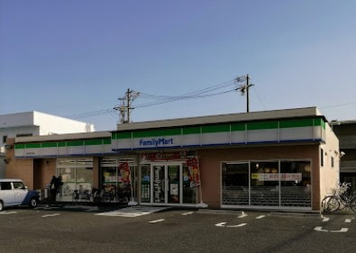 【コンビニエンスストア】ファミリーマート　甚目寺平島店まで397ｍ