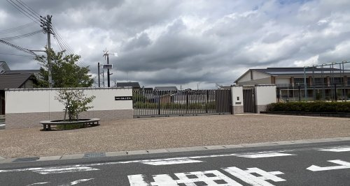 【小学校】川西町立川西小学校まで530ｍ