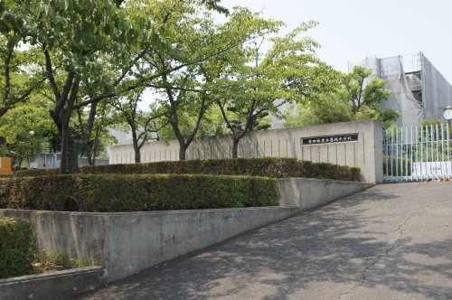 【中学校】富田林市立葛城中学校まで562ｍ