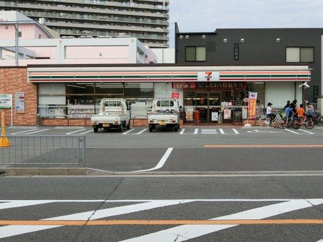 【コンビニエンスストア】セブンイレブン　堺鳳南町3丁店まで699ｍ