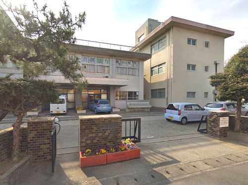 【中学校】小田原市立泉中学校まで889ｍ