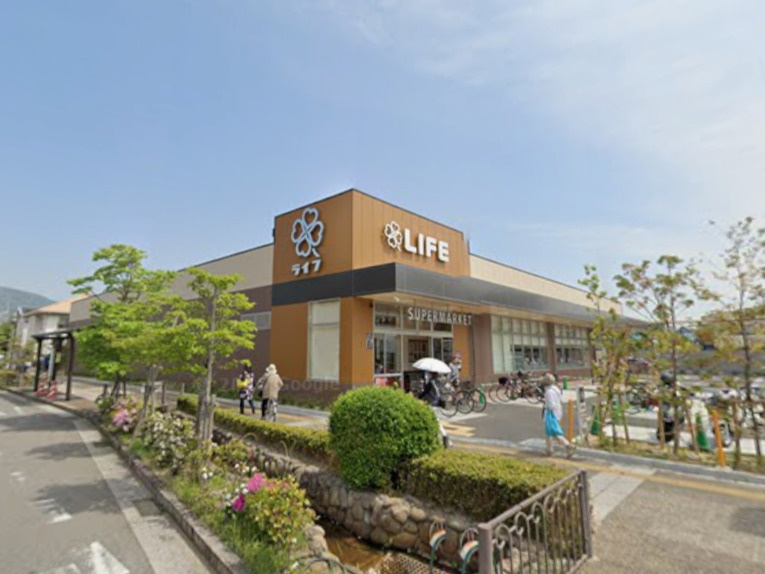 【スーパー】ライフ芦屋呉川町店まで272ｍ