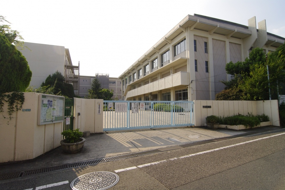 【小学校】伊丹市立鈴原小学校まで606ｍ