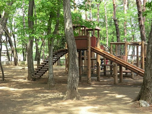 【公園】緑町中央公園まで580ｍ