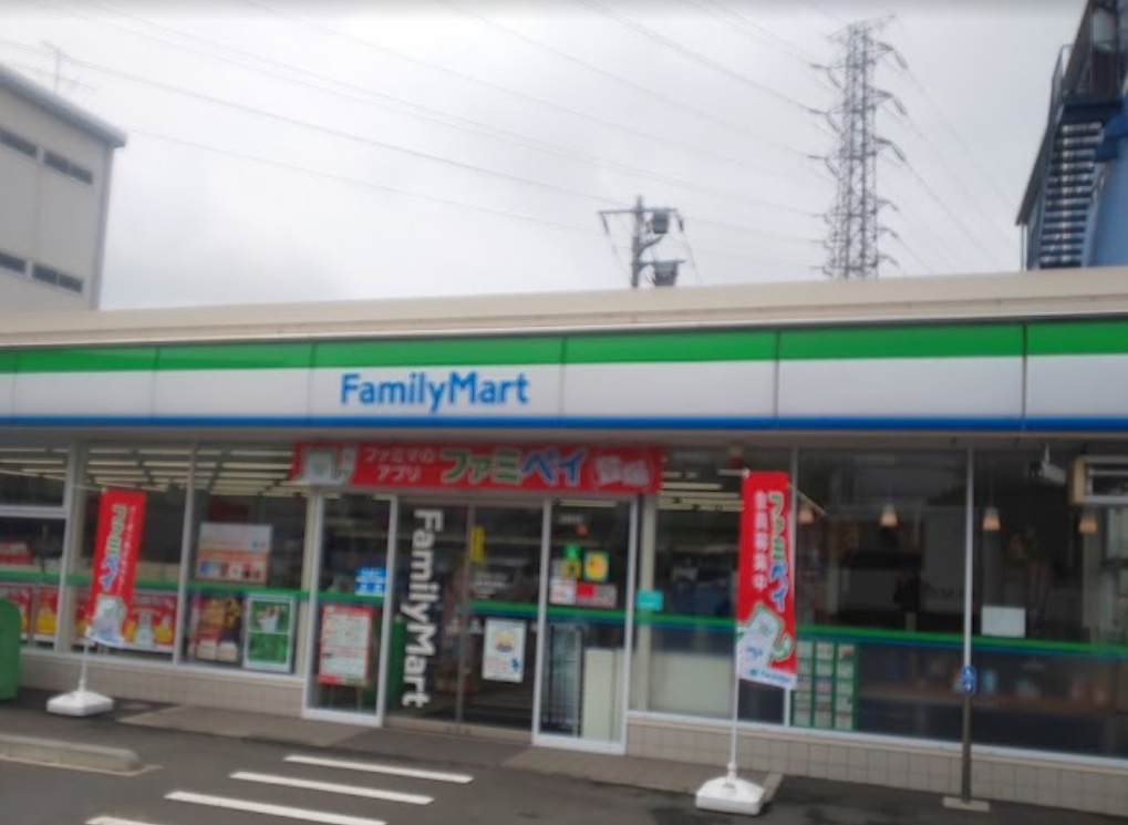 【コンビニエンスストア】ファミリーマート　厚木長谷南店まで665ｍ