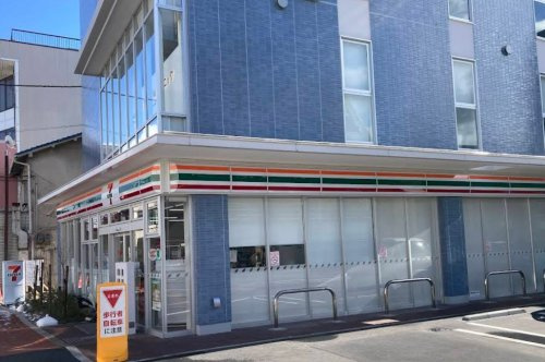 【コンビニエンスストア】セブン-イレブン　長岡京市役所前店まで620ｍ