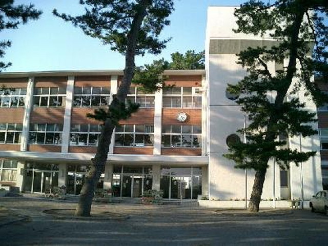 【小学校】向粟崎小学校まで57ｍ