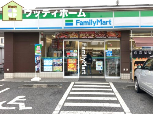 【コンビニエンスストア】ファミリーマート　越谷赤山三丁目店まで606ｍ