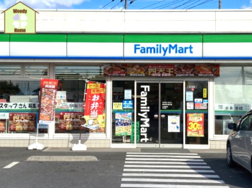 【コンビニエンスストア】ファミリーマート　越谷谷中通り店まで705ｍ