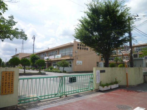 【小学校】新里小学校まで270ｍ